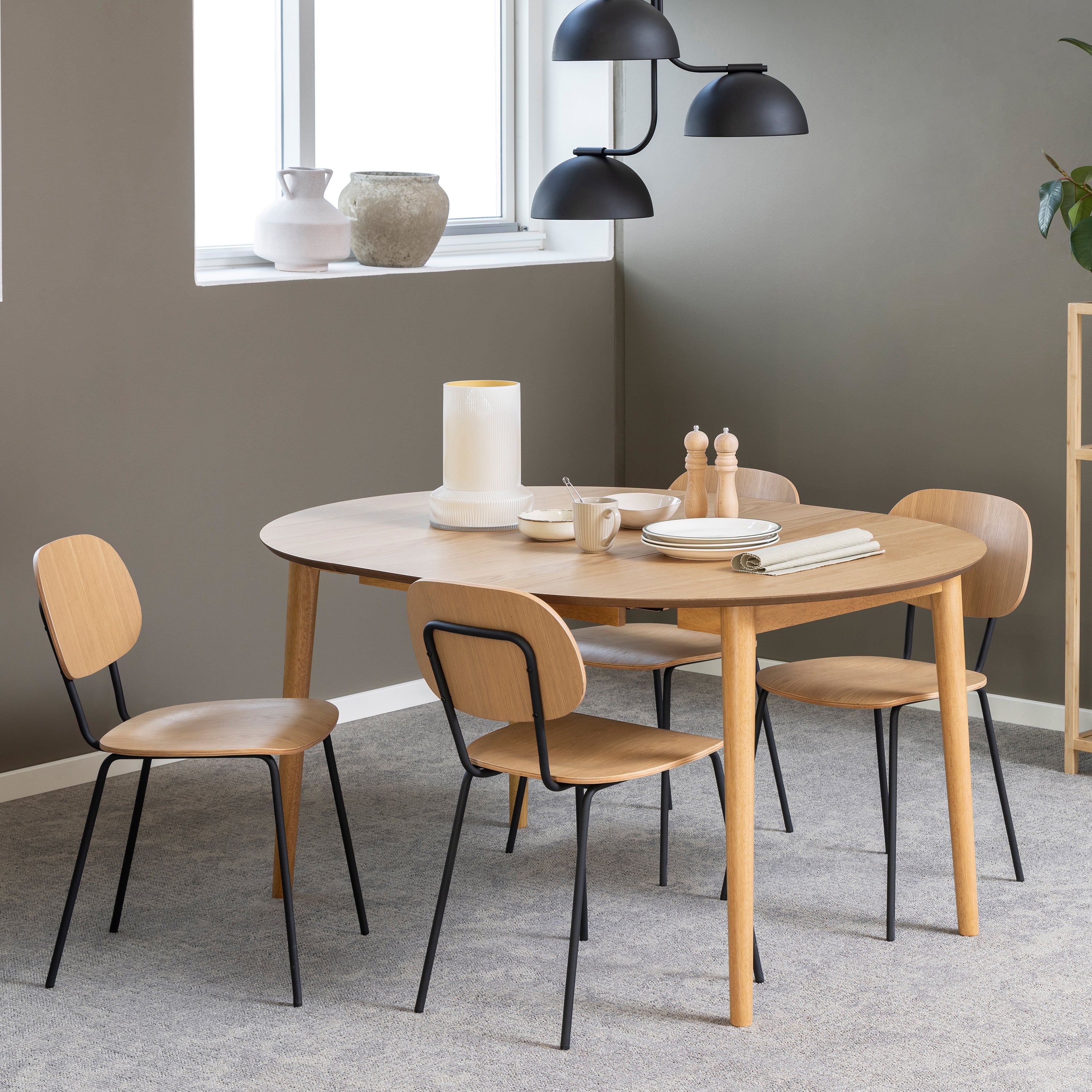 Montreux Round Extending Dining Table in Oak 115-154 cm