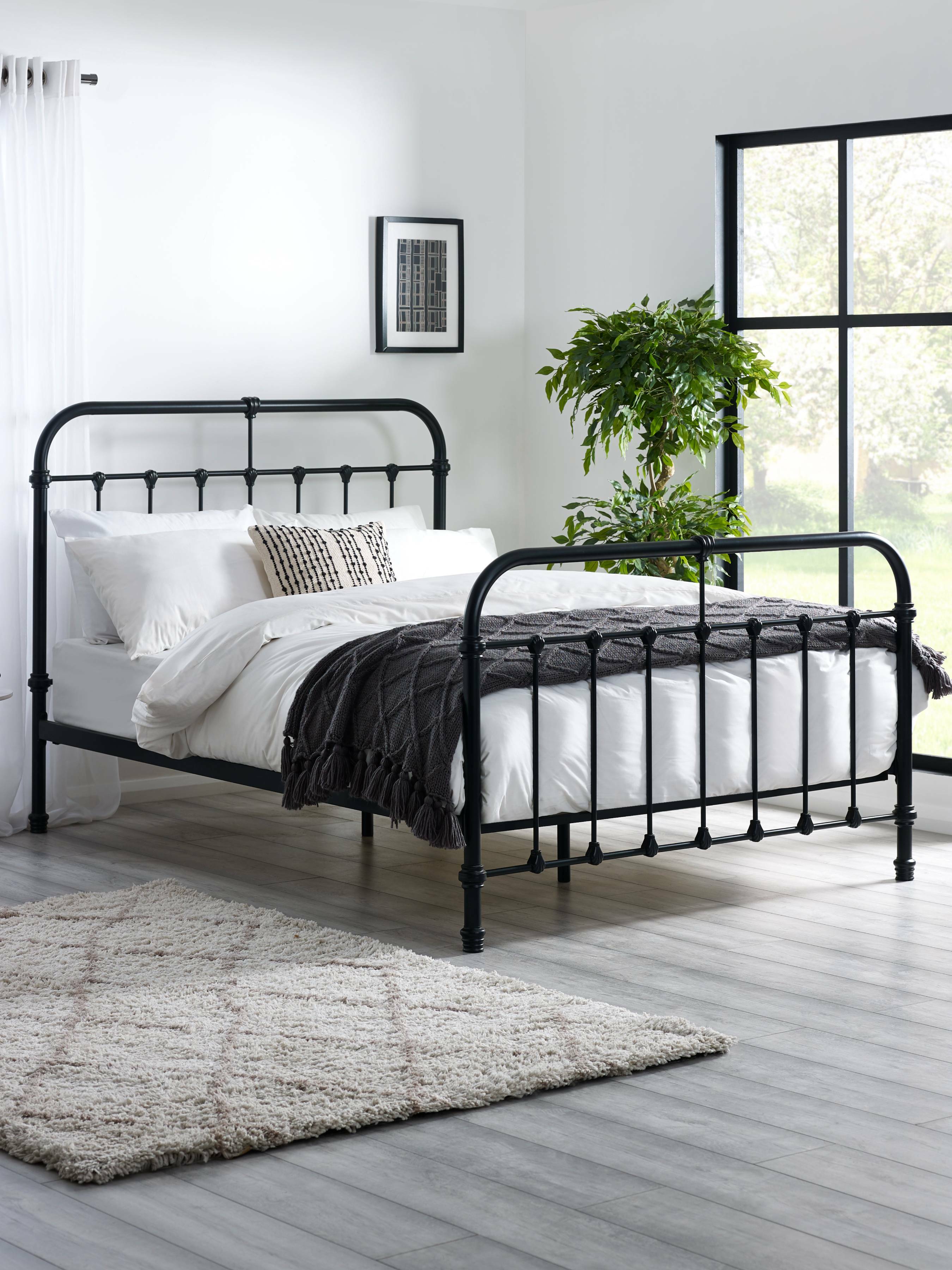 Logan Metal Bed