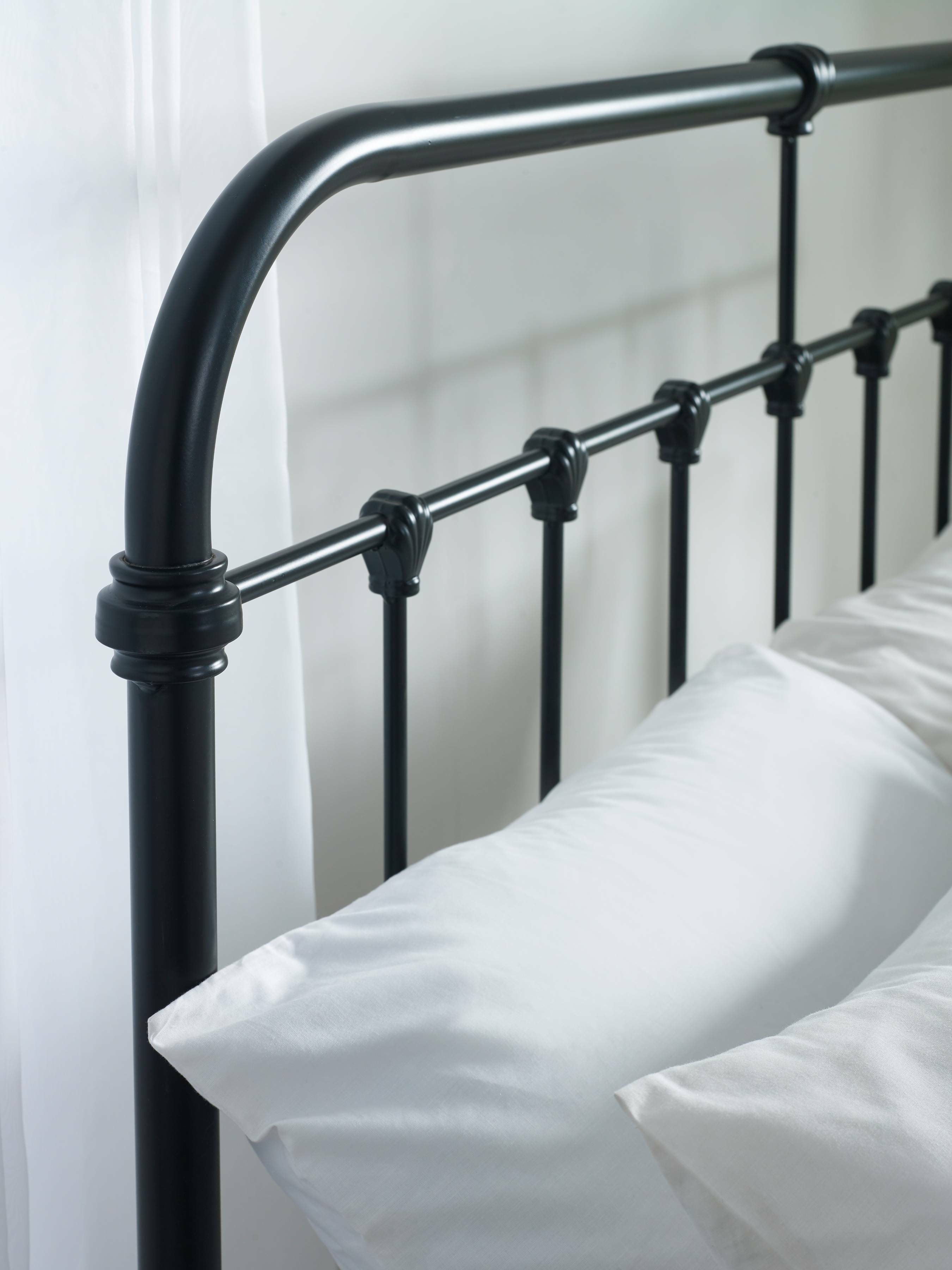 Logan Metal Bed