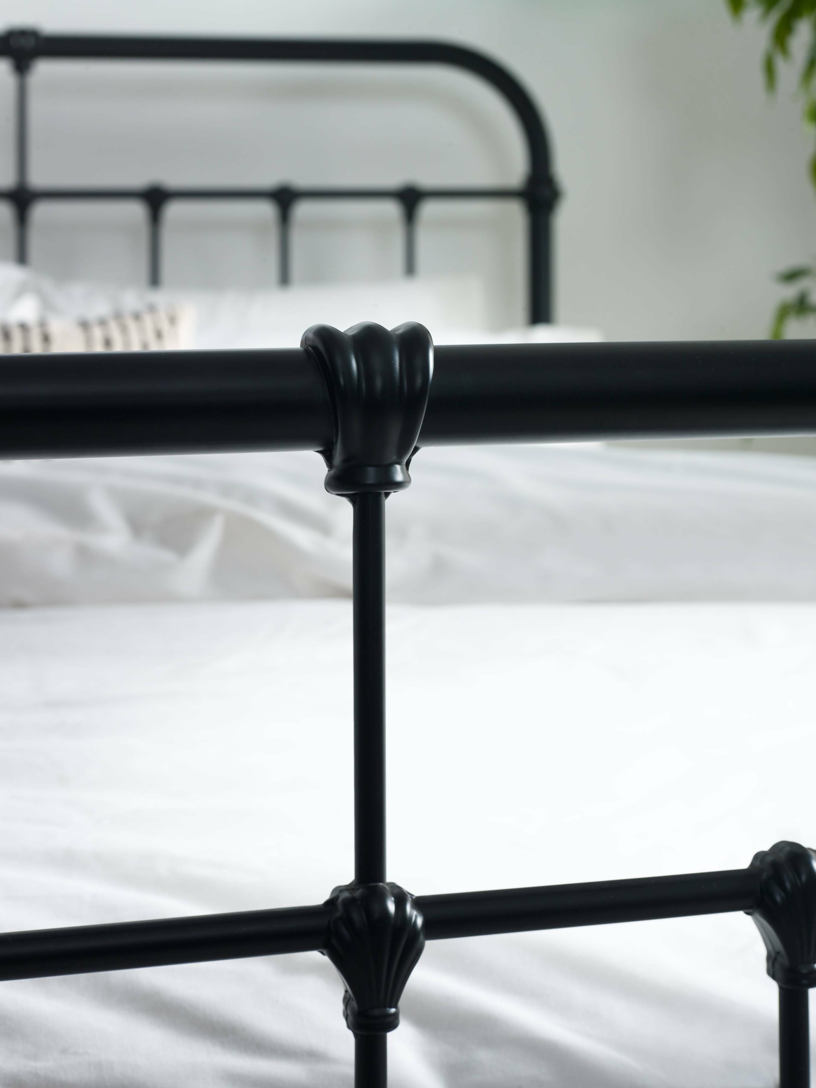Logan Metal Bed