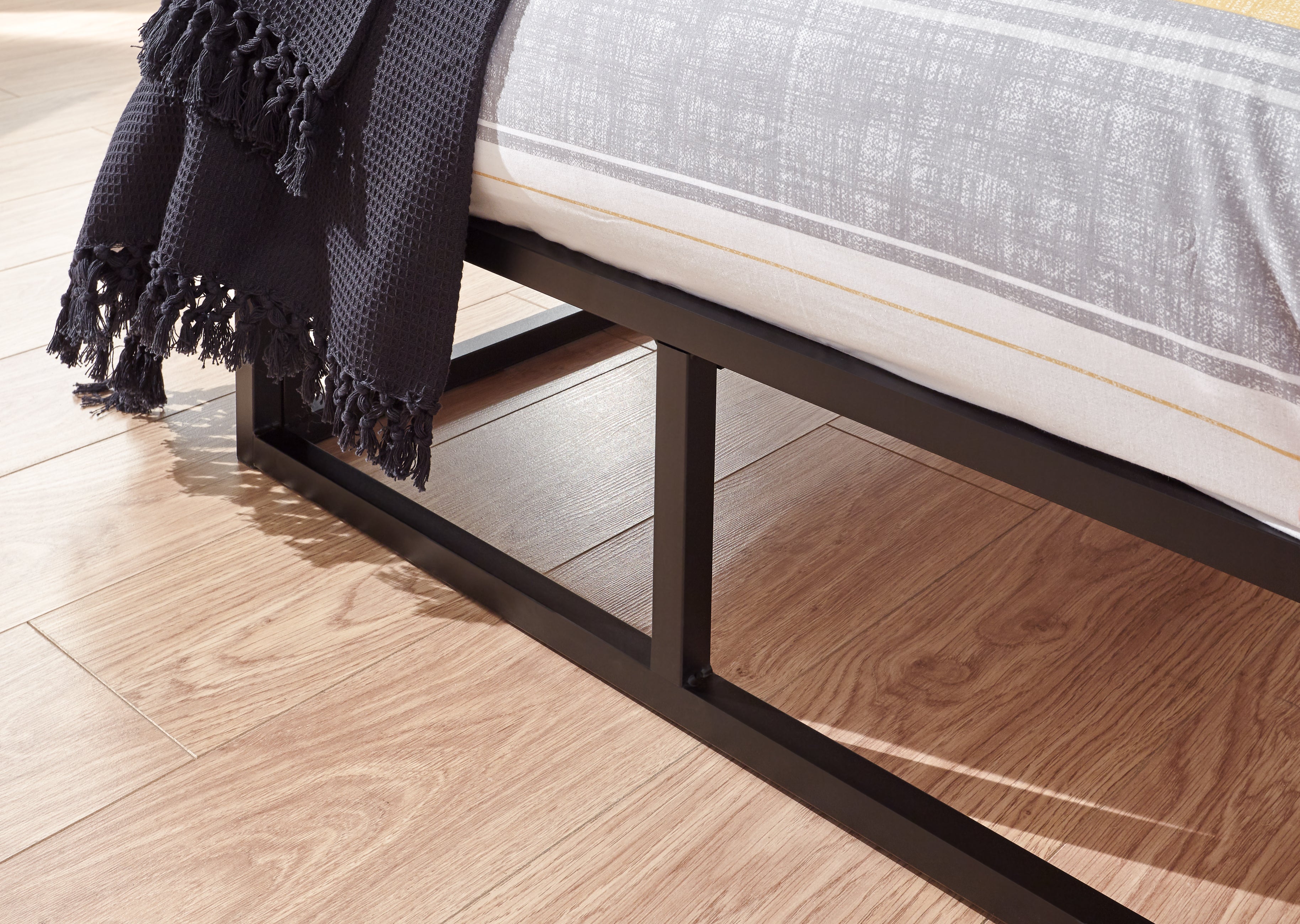 Platform Metal Bed Black