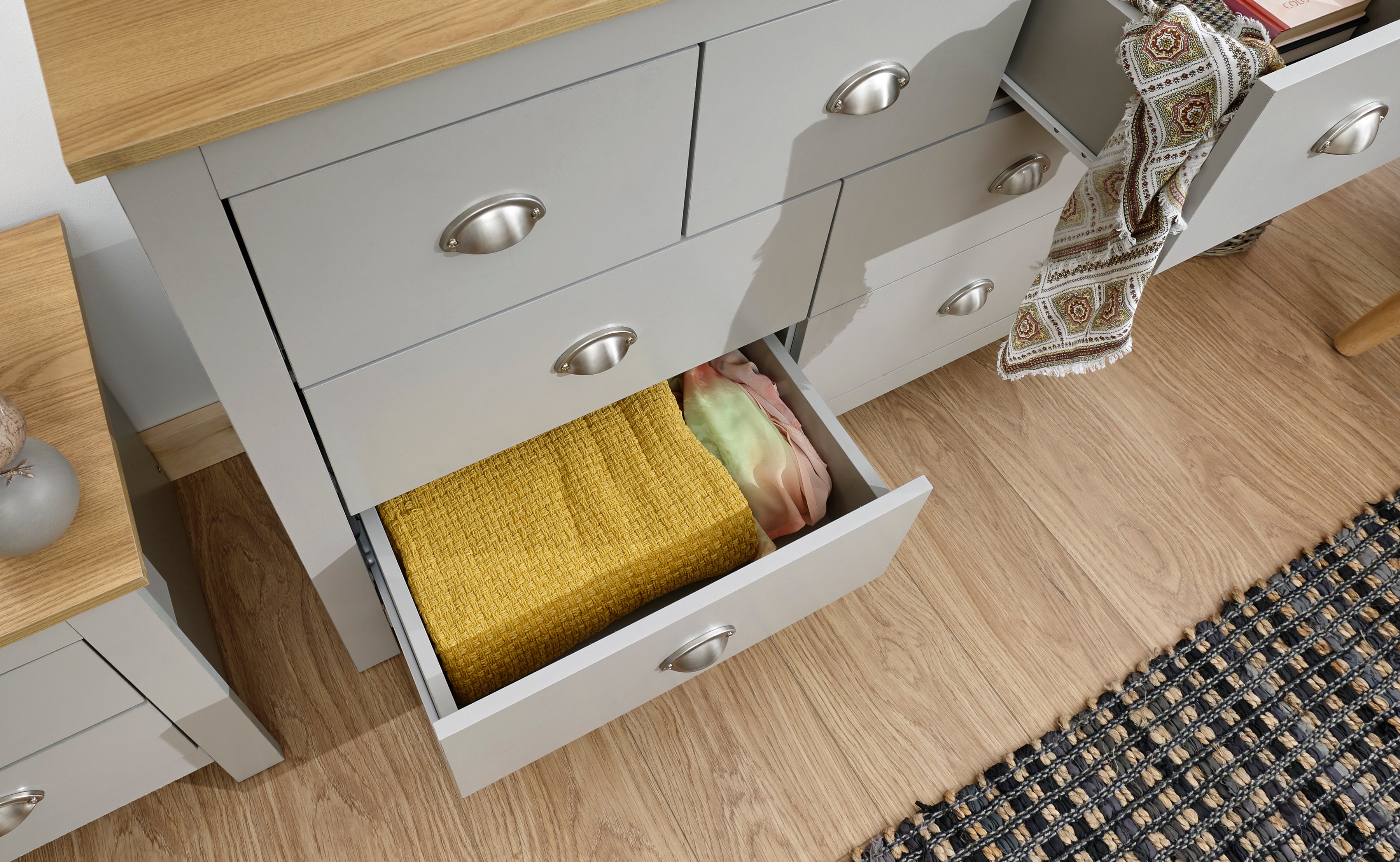 Lancaster Merchants Chest Grey