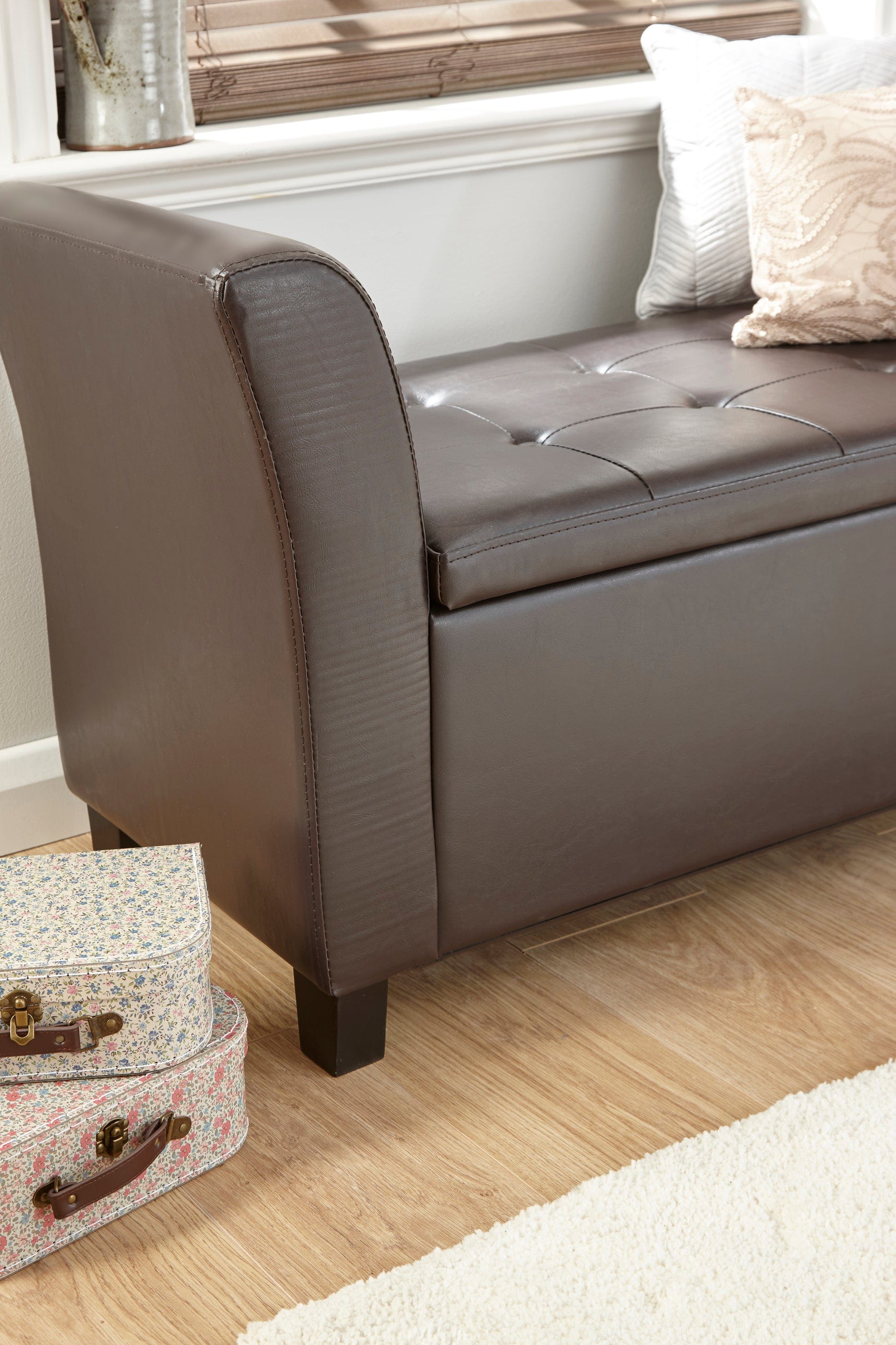 GFW Window Seat Verona Window Seat Brown Pu Bed Kings