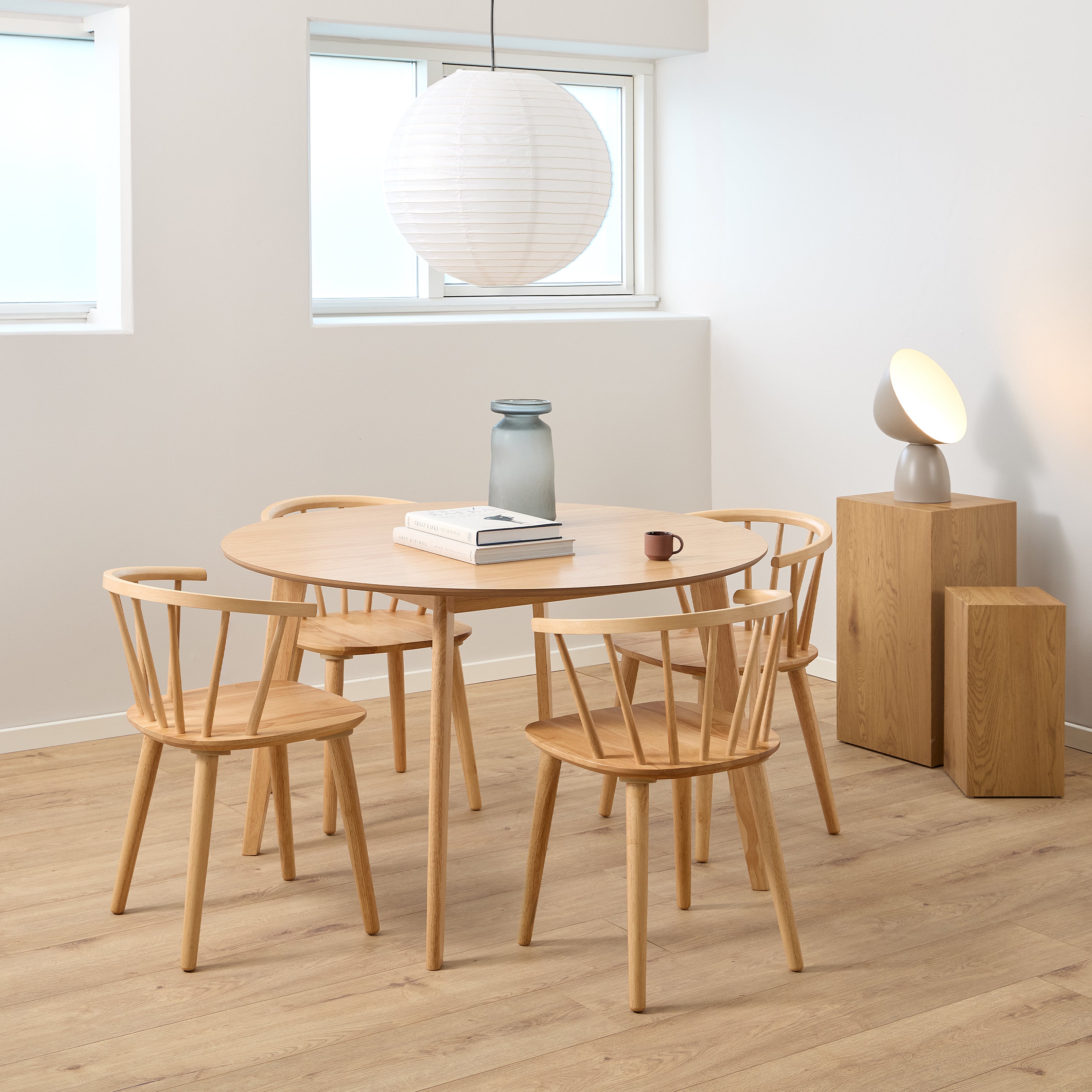 Nagano Round Dining Table in Oak Included 4 Ida Dining Chair in Oak