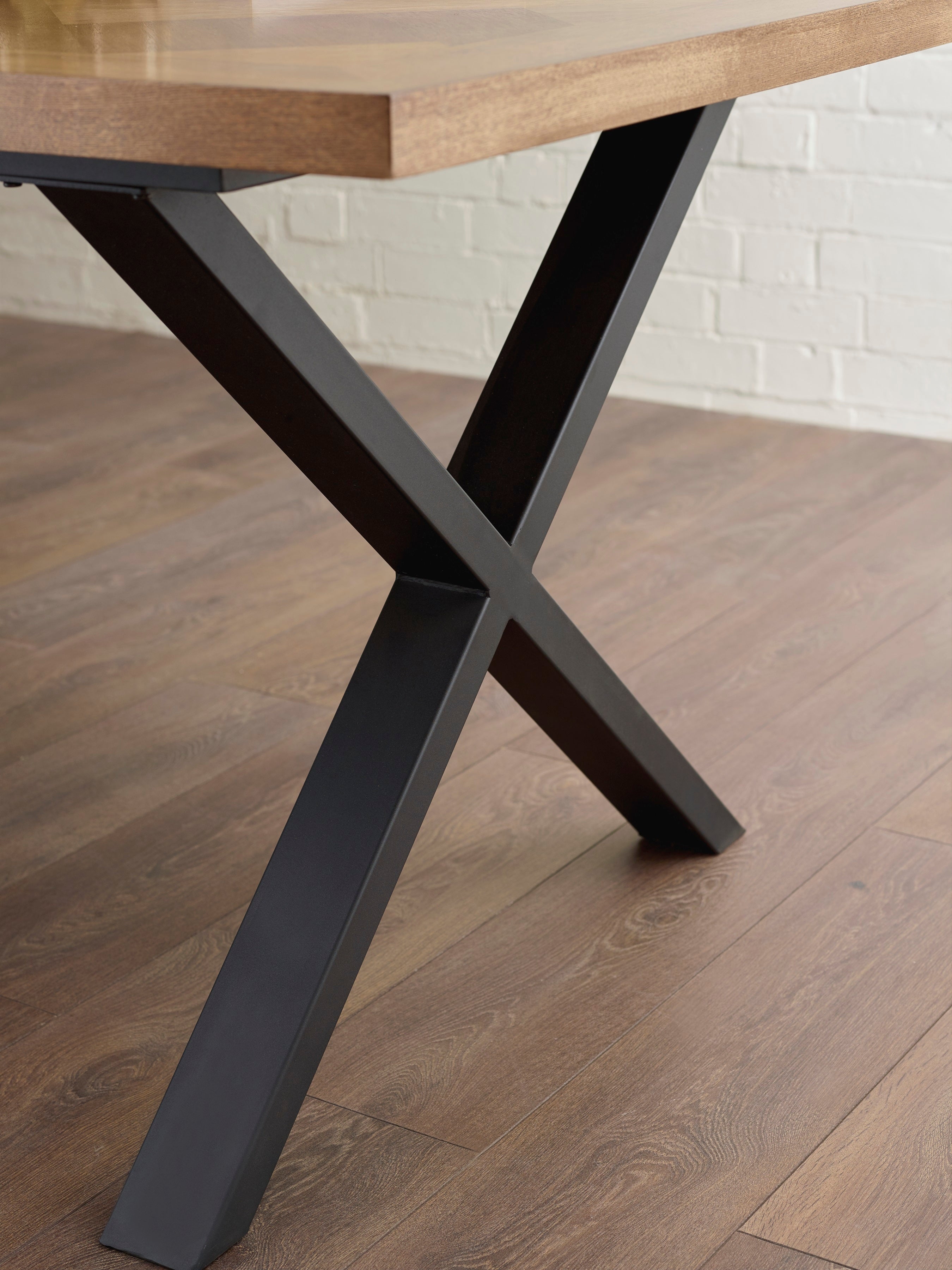 Aron Dining Table