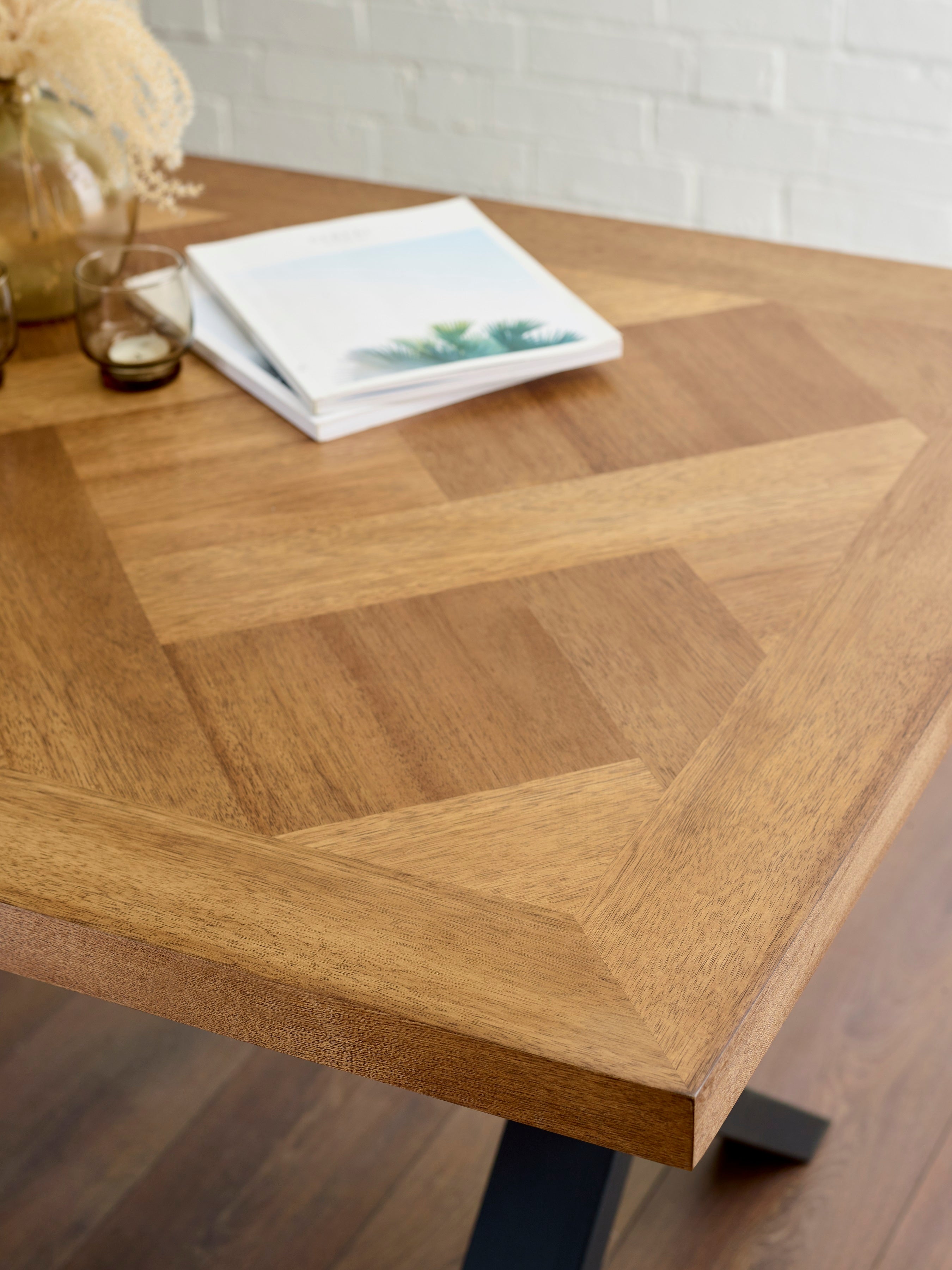 Aron Dining Table