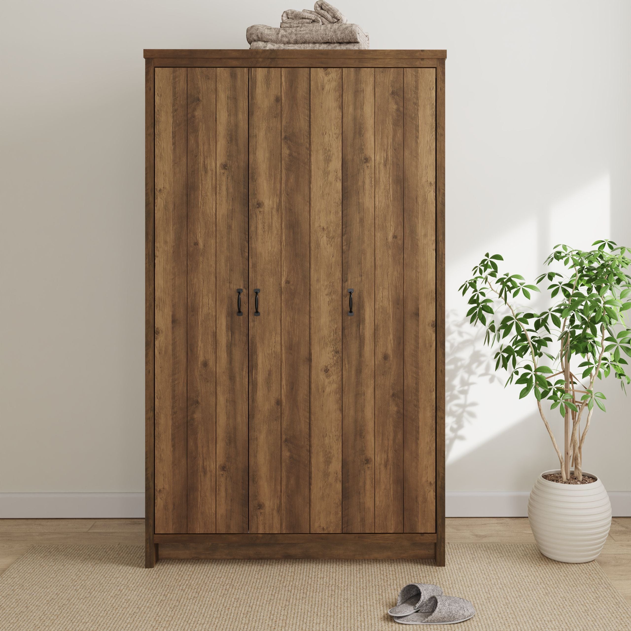 GFW Wardrobe Boston 3 Door Wardrobe Knotty Oak Bed Kings